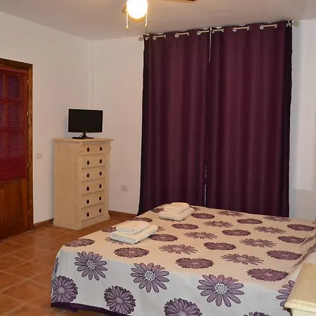 Volcano Beach Hotell 4*