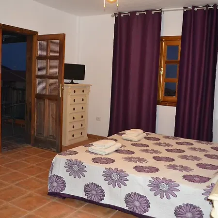 Volcano Beach Hotell 4*