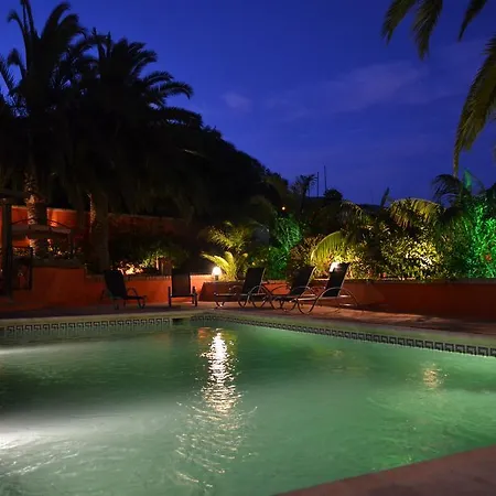 Volcano Beach Hotell