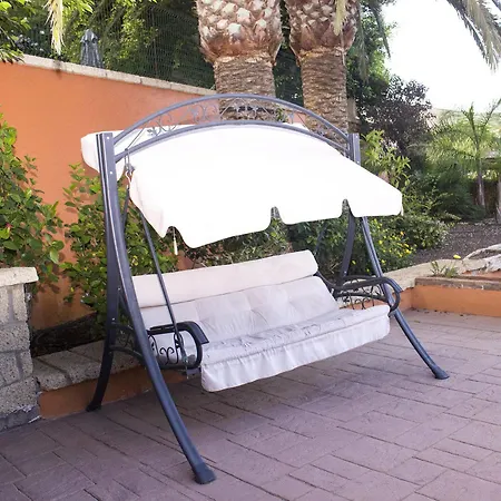Volcano Beach Hotell